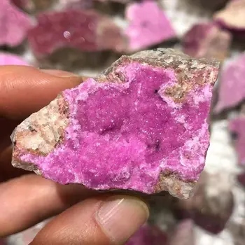Přírodní Minerální Kobalt Kalcit Surový Kámen Křišťálové Srdce Symbionta.Home Dekor Růžové a Fialové Drahokamy Energetické Léčení Krystaly